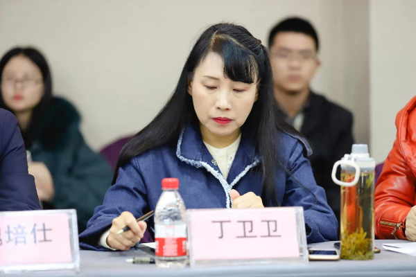 "丁卫卫由衷地说,"希望开封的艺术工作者们要打开眼界和视角,不断深耕