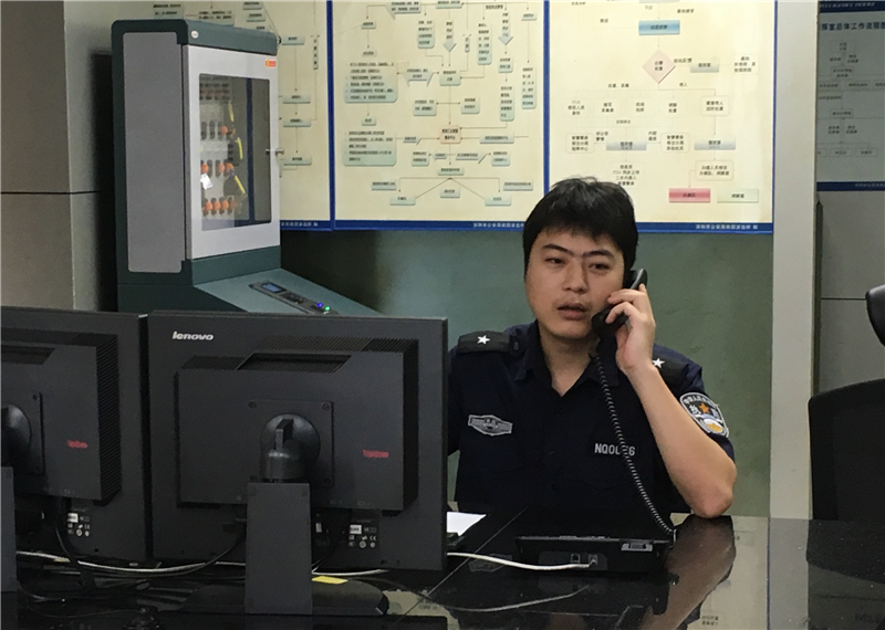 据凤凰网广东了解,7月24日0时44分,深圳南园派出所接报一起110警情:有