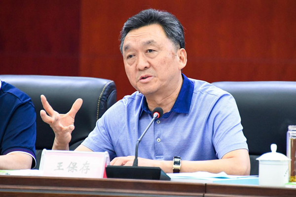 (省人大常委会委员,省人大常委选任联工委主任李恩东主持会议)据悉