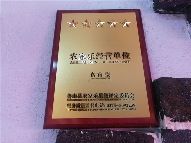 石头村旅游新风尚：传统与现代交织的魅力之旅