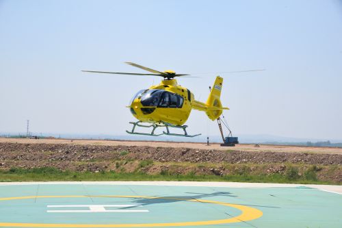 性能杰出空客h135直升机首次入驻平度通用机场