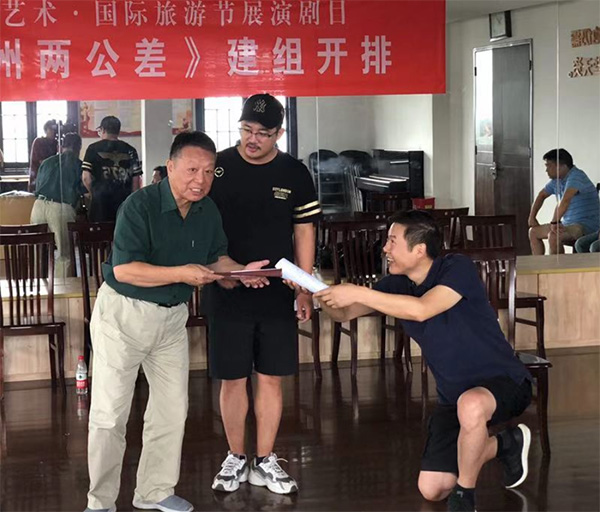阔别30多年,传统滑稽戏“苏州两公差”全新归来_手机凤凰网