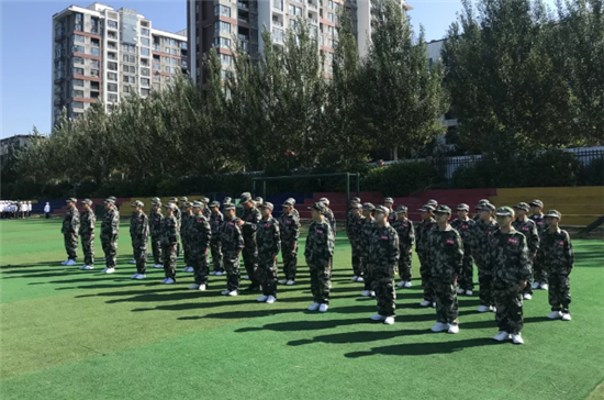 军姿飒爽青春飞扬虹桥中学九月练新兵