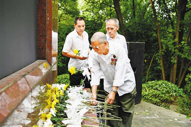 重庆各地隆重举行烈士纪念日活动缅怀先烈丰功伟绩