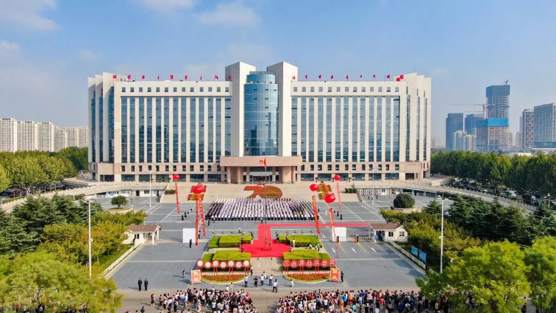 纷纷以自己的方式表白祖国放眼日照大地随处飘扬着五星红旗整座城市置