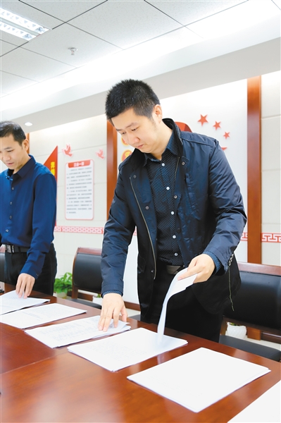 在平凡中做出不平凡记陕西省人民满意的公务员市人民检察院办公室副