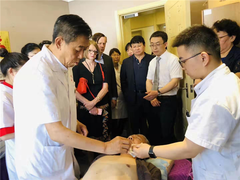 辛随成医路悠悠奉献绵绵