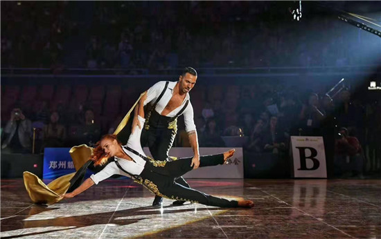 国标舞郑州公开赛上演舞林高手决出新科冠军