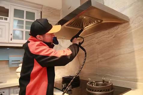 对于厨房家电来说,最难清洗的就是油烟机了,尽管不少品牌都出了自清洗