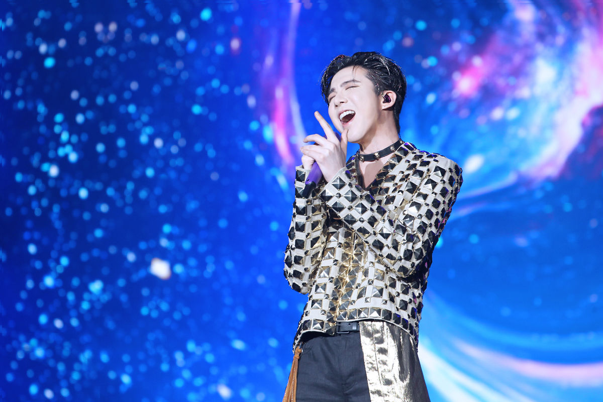 摩登兄弟巡回演唱会广州站 面具独舞创意造型吸睛十足