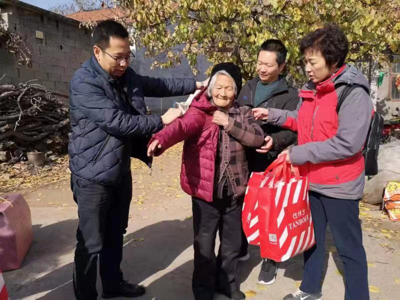 沂源县中庄镇第一书记携手新阶层企业寒冬送温暖