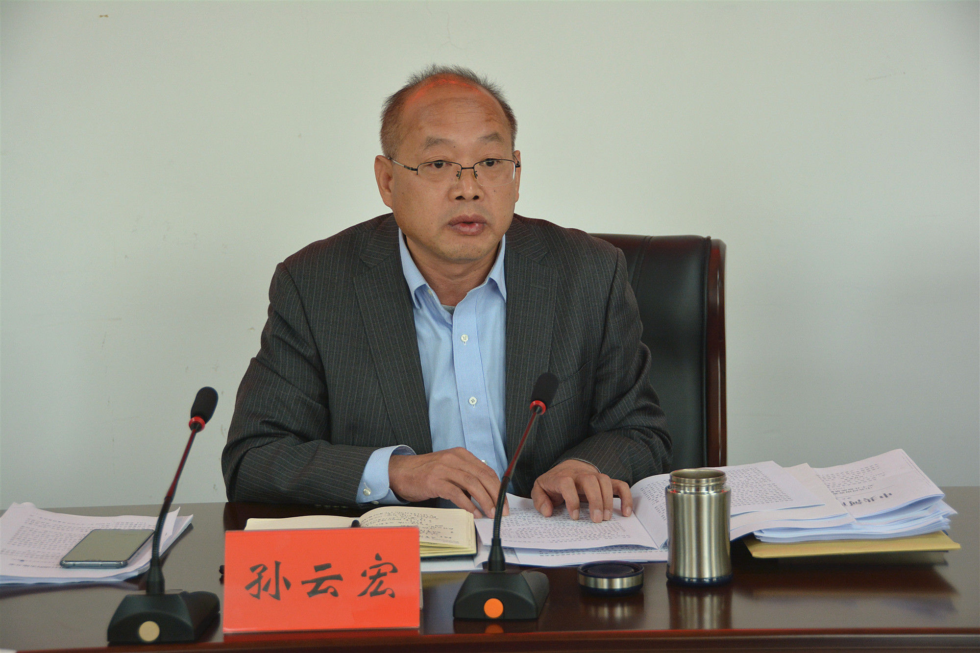 信阳市市场监管局迅速响应,局长孙云宏再次于11月15日主持召开质量