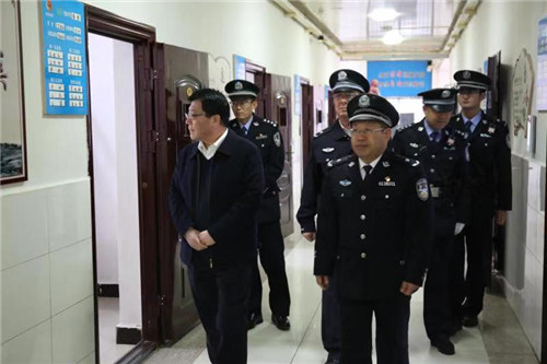 陕西省监狱局党委副书记政委辛海波在延安监狱检查指导工作