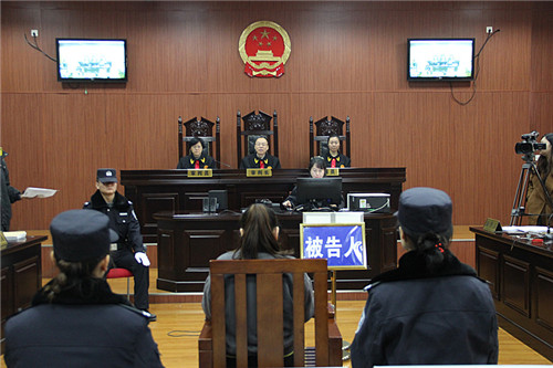 添加含铝的食品添加剂做蛋糕女被告人被判处有期徒刑八个月