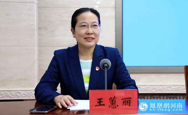 会议由焦作市委巿政府新闻发言人,焦作市委宣传部副部长王蕙丽主持,市
