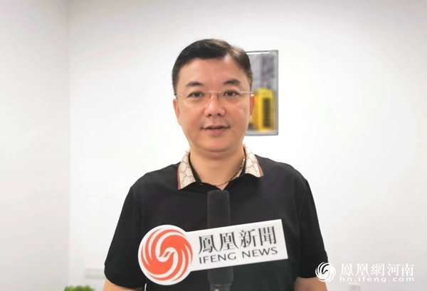 河南育人海发总校长赵廉以及新加坡文化教育协会副会长罗晨等嘉宾出席