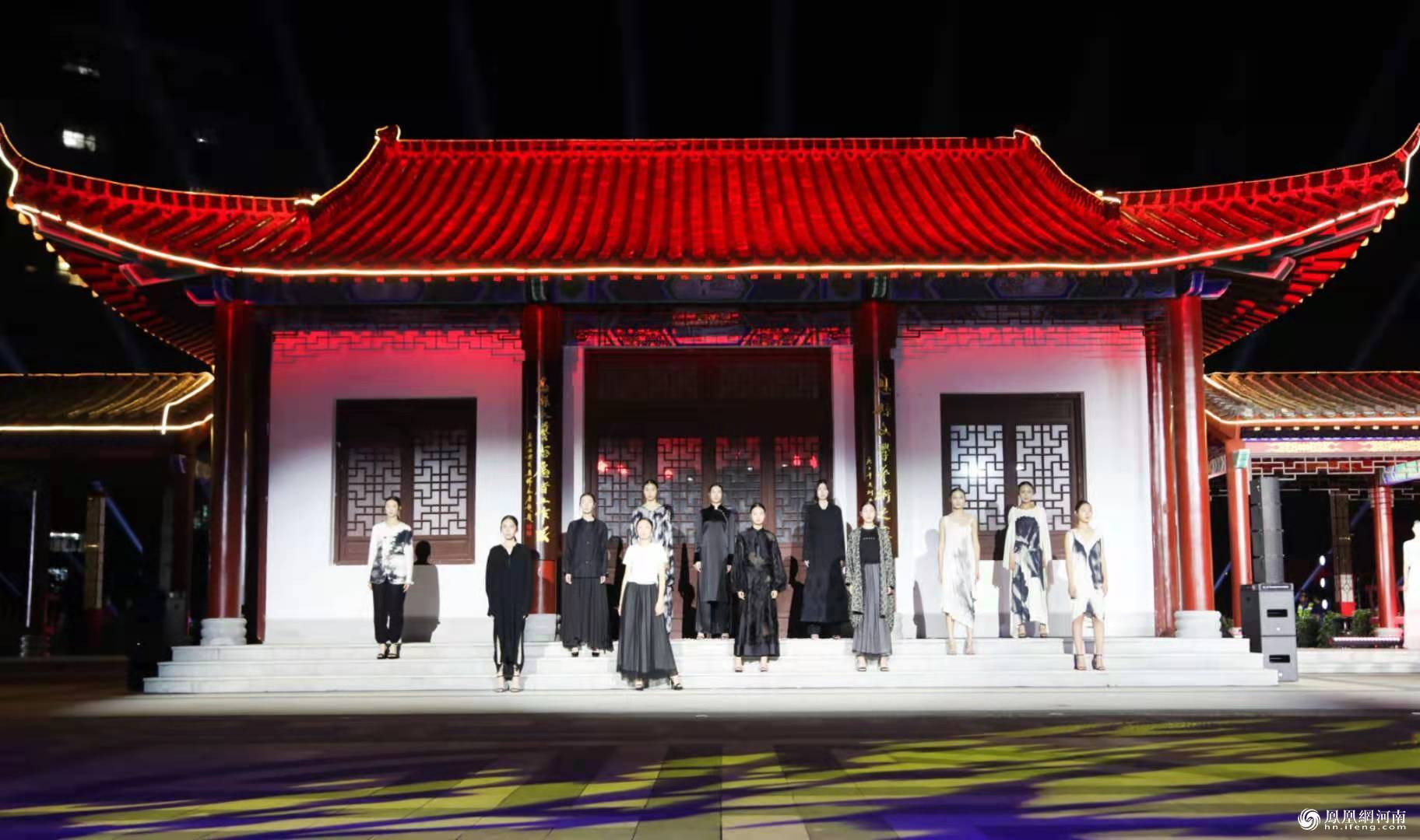 北国之南豫风楚韵淮河新区龙湖之韵时尚发布秀在息县龙湖公园震撼上演