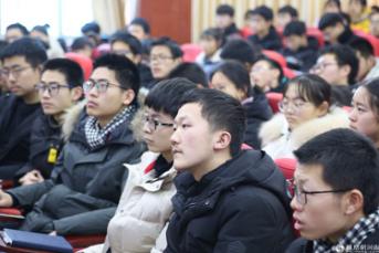 一场别开生面的励学课堂 在南召一中温暖开讲