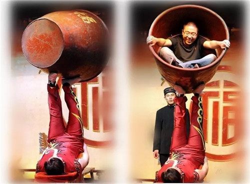 以及高空吊环,顶缸,猴子戏山羊,独轮车跳绳等精彩杂技,定会使您目不暇