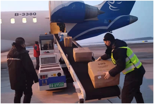 华夏航空保障23万只口罩运输助渝抗疫