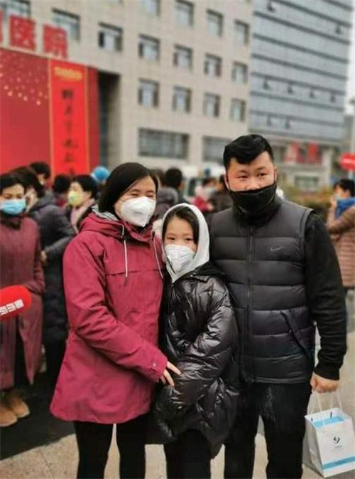 在西安交大第二附属医院工作的妻子邵娜两人终于攒到了同时休假的机会