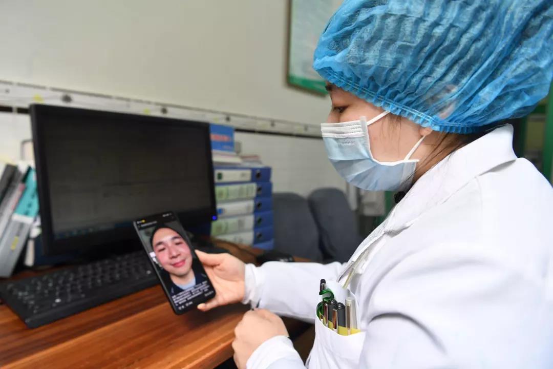 重庆抗"疫"一线的情人节:他们这样表白……凤凰网重庆_凤凰网