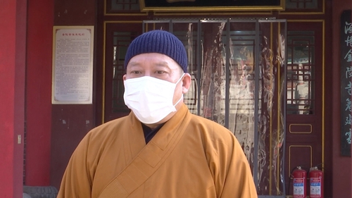 金陵寺主持也向上级主管部门进行了请示,编写了防范疫情停止春节期间