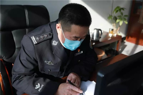 双鸭山监狱狱政管理科科长邬家金36年坚守为孩子树立起榜样的力量