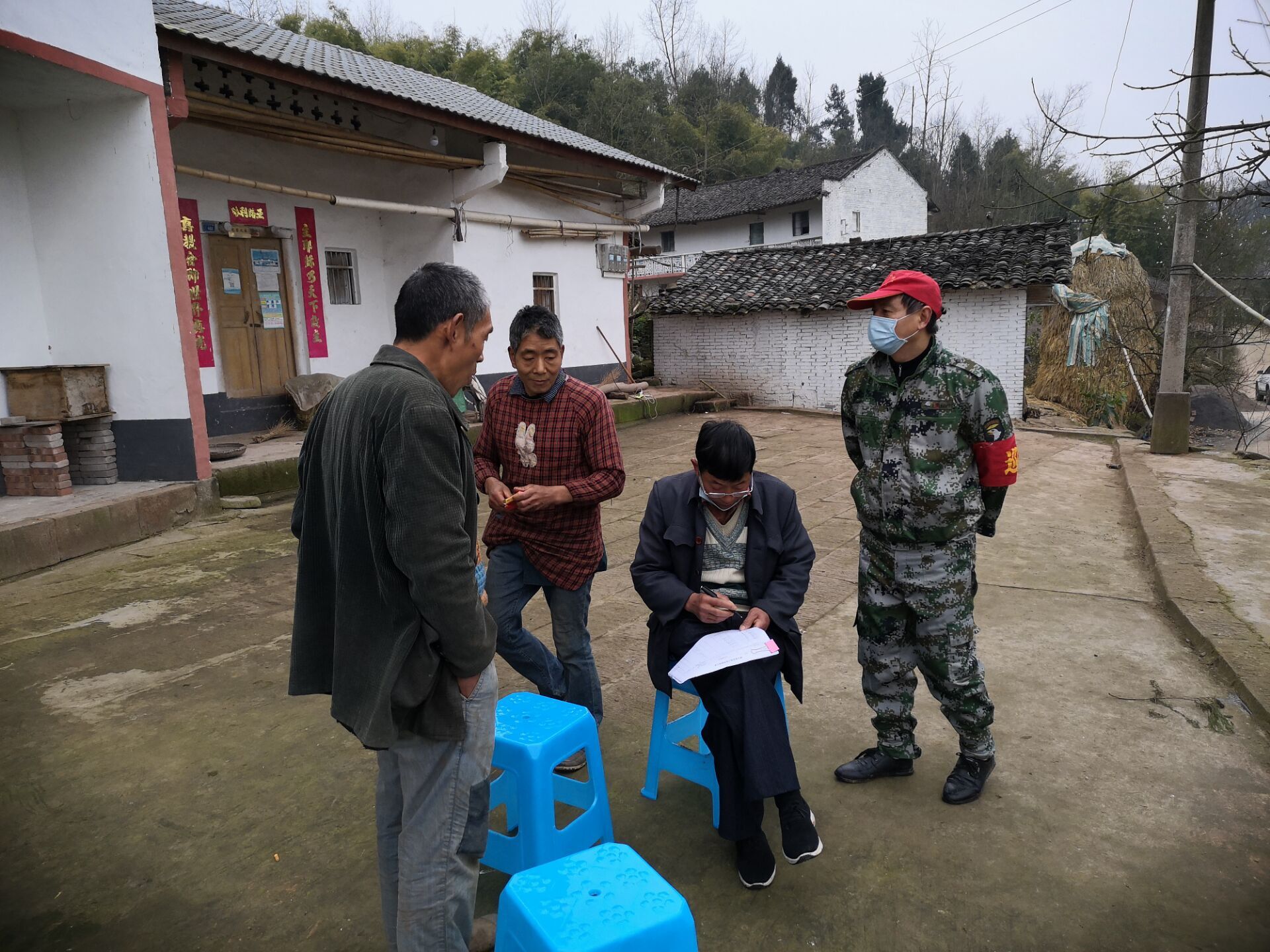 丰都县树人镇:上阵父子兵 防疫在一线