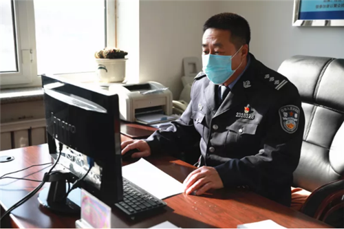 双鸭山监狱狱政管理科科长邬家金36年坚守为孩子树立起榜样的力量