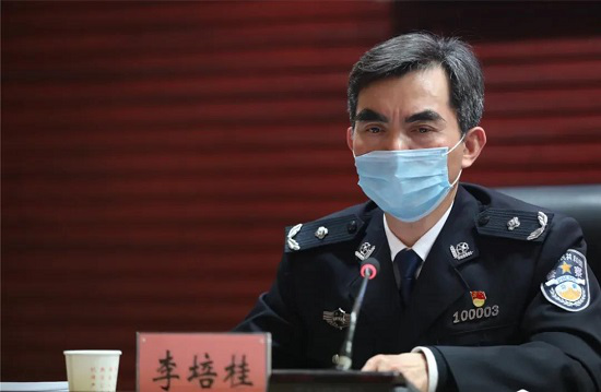 为"开放强市产业立市"创造安全稳定的政治社会环境