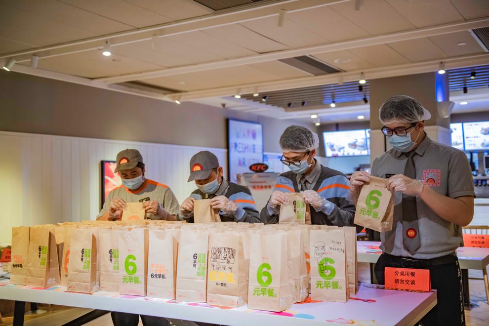 深圳肯德基为"城市唤醒者"送早餐 用温暖美食致谢