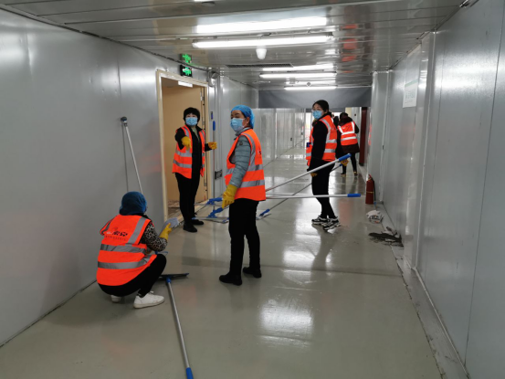 最美逆行人索克物业的一朵红梅撑起了一个战队