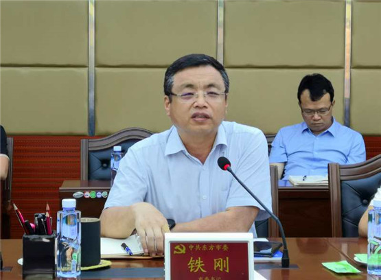 东方市委书记铁刚会见航天凯天环保公司客人