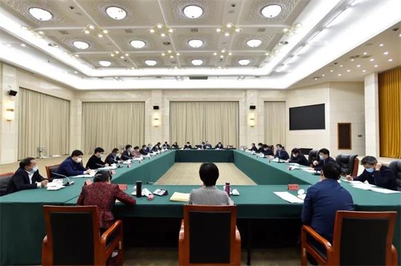 金溪县琅琚镇下东漕村第一书记潘毅,莲花县良坊镇扶贫工作站站长罗成