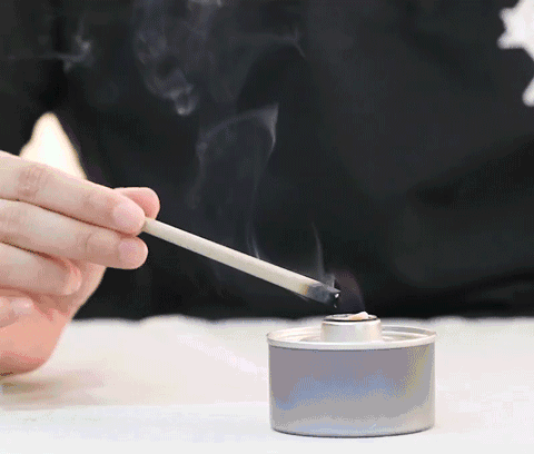 真正的稻谷壳筷子燃烧时产生白烟并且扑鼻而来一股稻香~不会滴蜡,而是