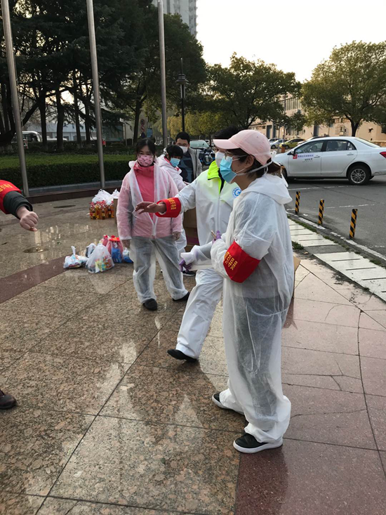 疾风知劲草首义路街中南大社区抗疫不放松