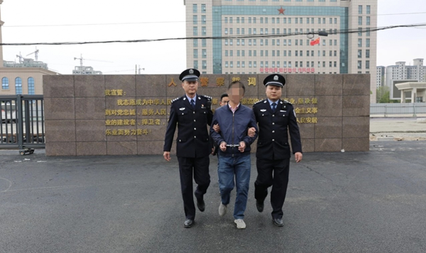 他就是信阳市潢川县公安局刑警大队案审中队副中队长周勇,一名90后"