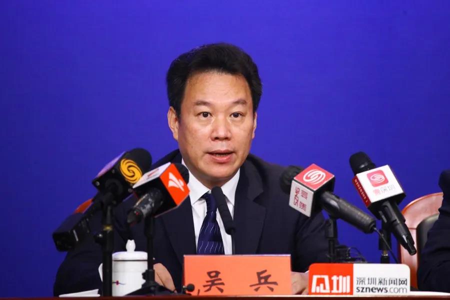 深圳市卫生健康委副主任吴兵在发布会上介绍说,为了保障学生顺利返校