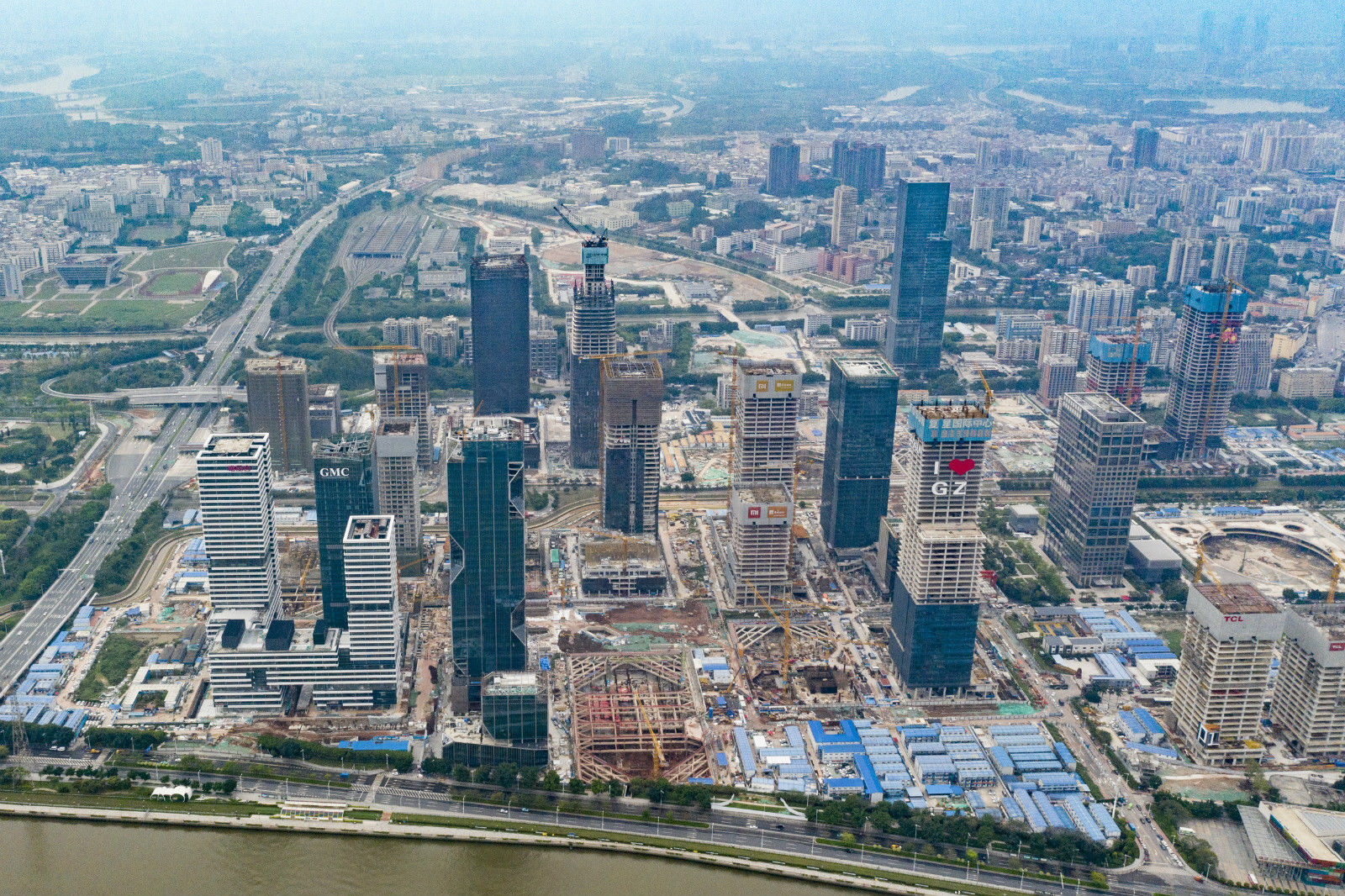 腾讯,小米等众多领军企业总部大楼的琶洲,将成为广州的第二cbd;不过