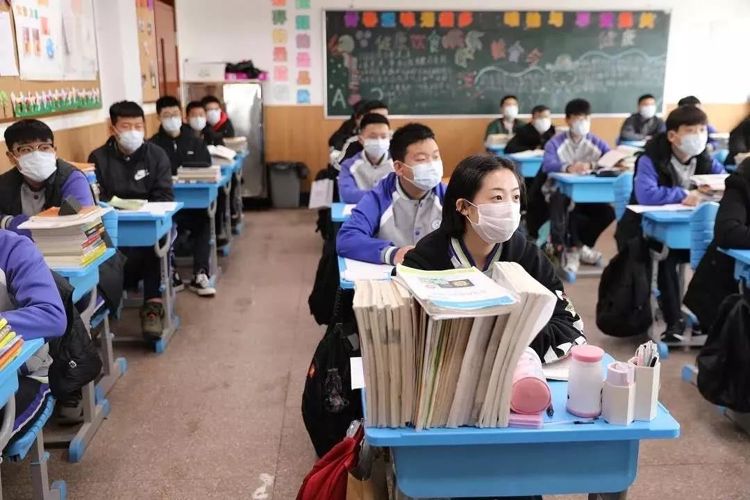 开学复课进行时走进教室直击高三学子课堂