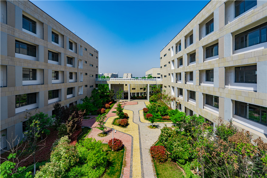 西安汽车职业大学副校长吴毅一行赴西安工程大学调研学