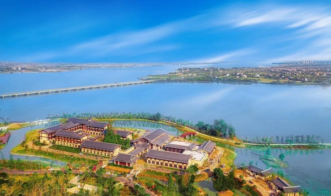 海子湖又名长湖,位于荆州,荆门,潜江三市交界处,是湖北省第三大淡水