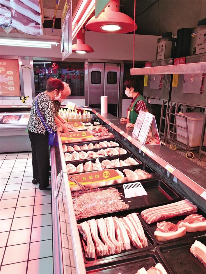 华润万家超市猪肉供应充足.