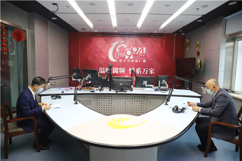 教育处负责人满旭波做客哈尔滨新闻广播《应急在线》访谈栏目直播间