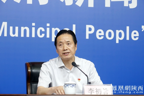 市工信局局长李初管,市发改委副主任赵寅科,高新区管委会主任齐海兵