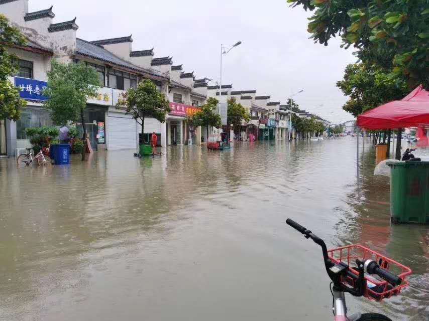 暴雨来袭合肥磨店美食街被淹能看海