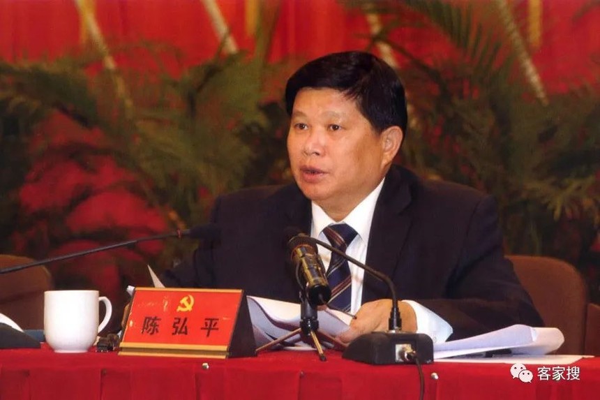 2002年至2007年任茂名市委书记,2012年1月16日,周镇宏涉嫌严重违纪