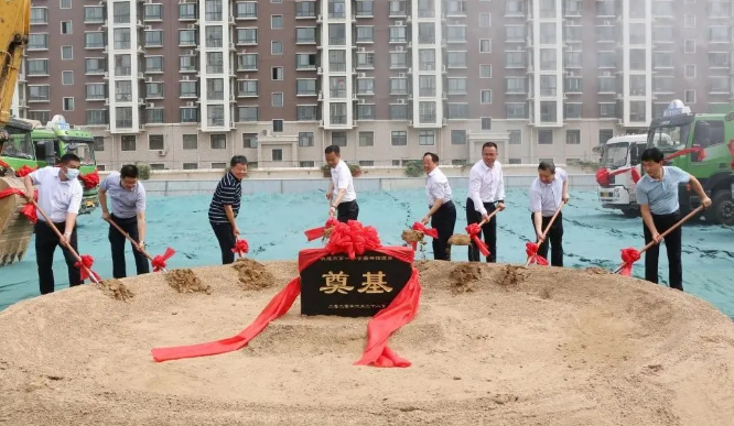 长垣一中教师,学生代表发言谷胡玺代表长垣一中全体师生员工向长垣市