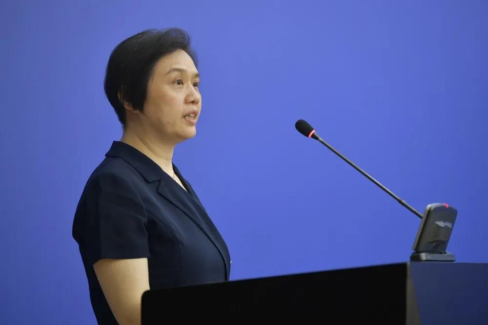 巴南区委常委,常务副区长,区委宣传部长周密主持签约仪式